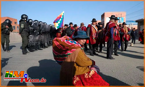 Indígenas bolivianos bloquean caminos y exigen la renuncia de Luis Arce