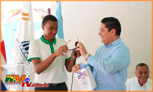 INABIE entrega 124 lentes correctivos a estudiantes del Distrito Educativo 11-02 de Puerto Plata